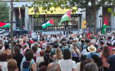 Manifestación frente al Ministerio de Sanidad español contra el genocidio