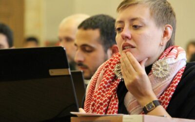 Masar Badil condena la detención y prohibición de Charlotte Kates por parte de las autoridades griegas y alemanas