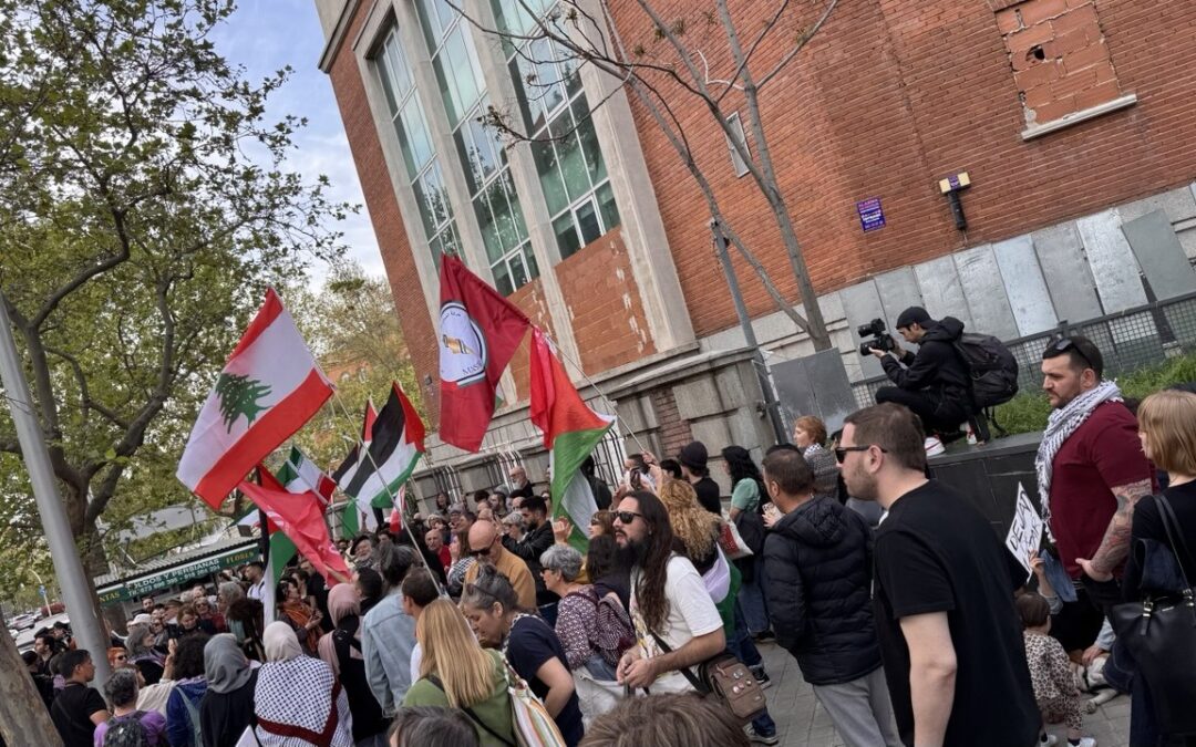 Fotos. concentración por libano 9 de abril 2026 frente a la embajada sionista